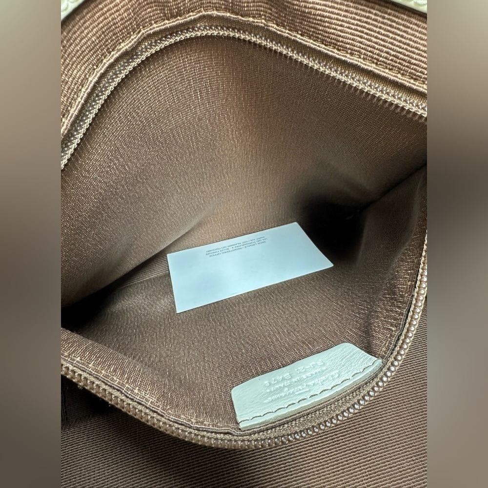 Authentic Salvatore Ferragamo Gancini Embossed Leather w/ COA - Picture 14 of 15